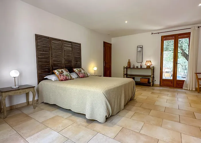 Domaine Celia Villa *